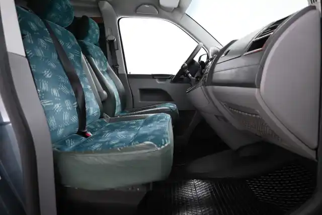 Harmaa Henkilöauto, Volkswagen Transporter – ASI-848
