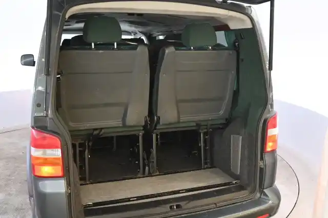 Harmaa Henkilöauto, Volkswagen Transporter – ASI-848