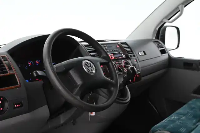 Harmaa Henkilöauto, Volkswagen Transporter – ASI-848