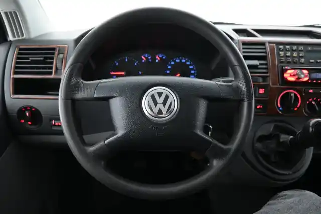 Harmaa Henkilöauto, Volkswagen Transporter – ASI-848