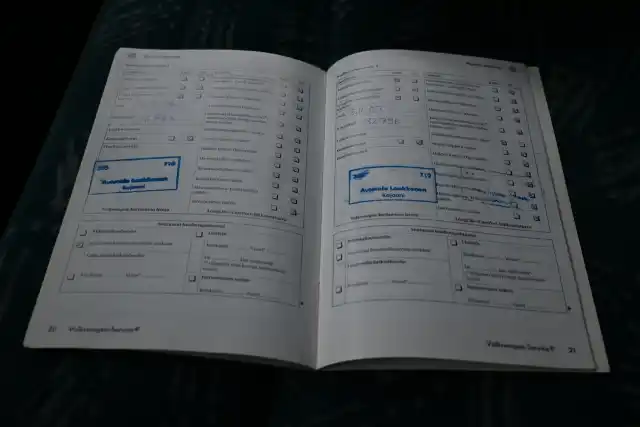 Harmaa Henkilöauto, Volkswagen Transporter – ASI-848