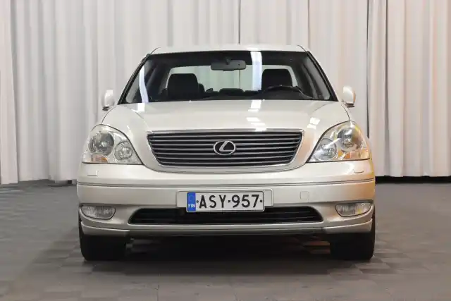 Hopea Sedan, Lexus LS – ASY-957