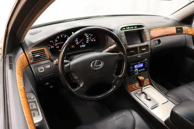 Hopea Sedan, Lexus LS – ASY-957