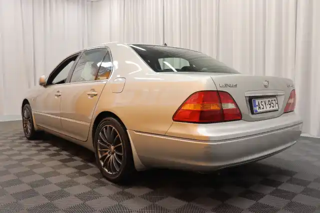 Hopea Sedan, Lexus LS – ASY-957