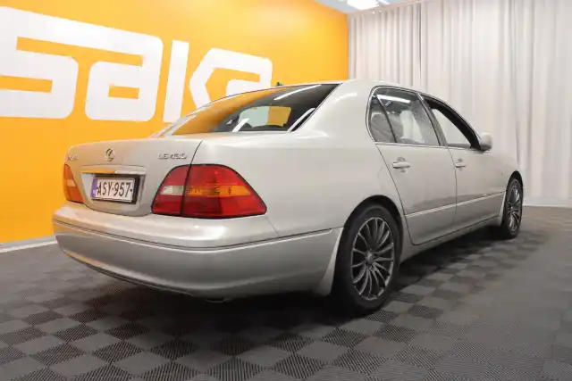 Hopea Sedan, Lexus LS – ASY-957