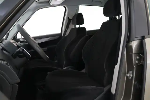 Harmaa Tila-auto, Citroen C4 – AUI-540
