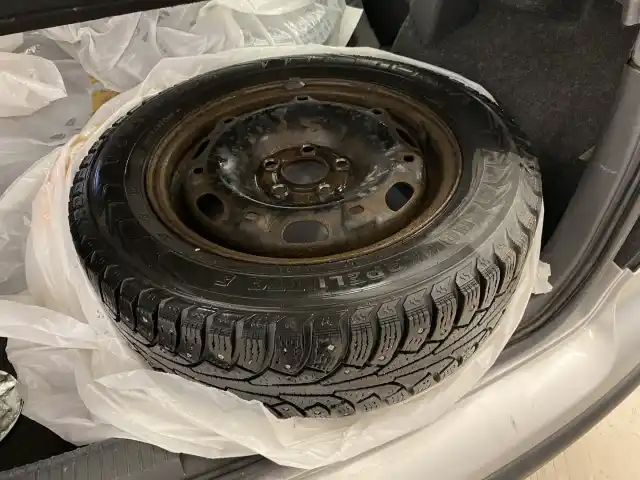 Harmaa Viistoperä, Volkswagen Polo – AVG-287