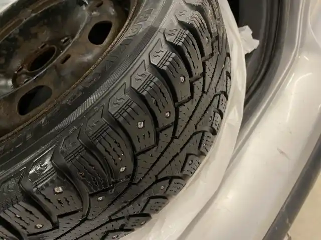 Harmaa Viistoperä, Volkswagen Polo – AVG-287
