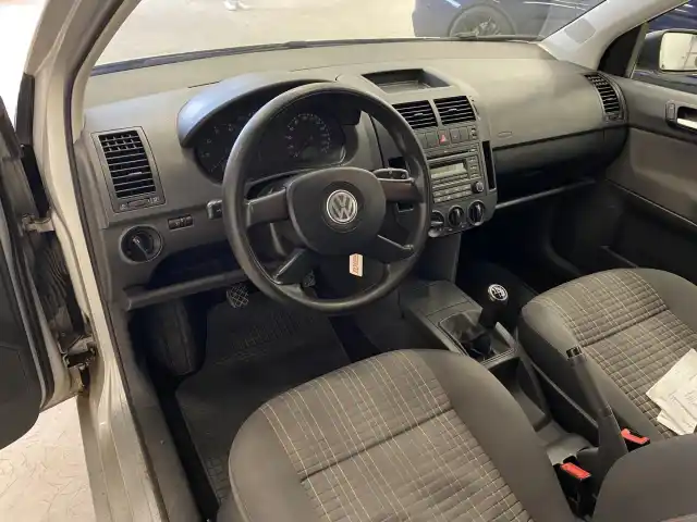 Harmaa Viistoperä, Volkswagen Polo – AVG-287