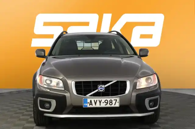Harmaa Farmari, Volvo XC70 – AVY-987