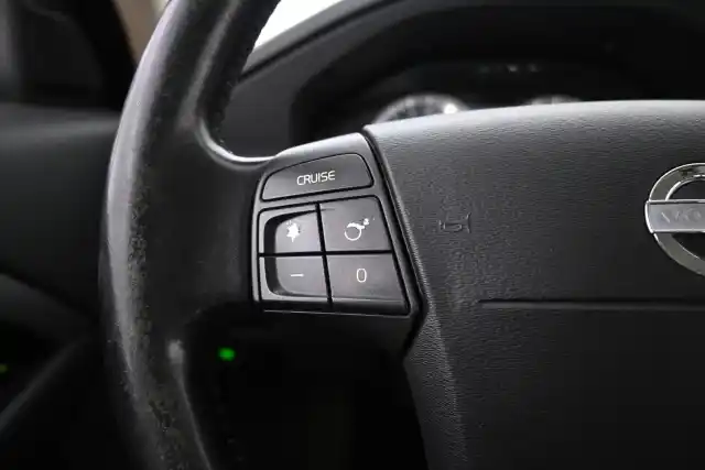 Harmaa Farmari, Volvo XC70 – AVY-987