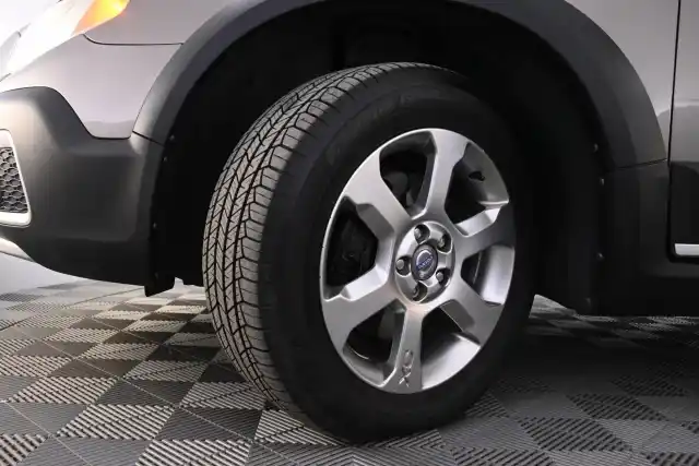 Harmaa Farmari, Volvo XC70 – AVY-987