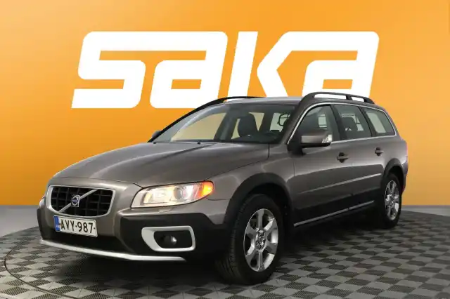 Harmaa Farmari, Volvo XC70 – AVY-987
