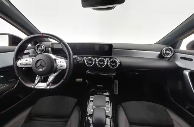 Keltainen Viistoperä, Mercedes-Benz A 35 AMG – BÄD-35