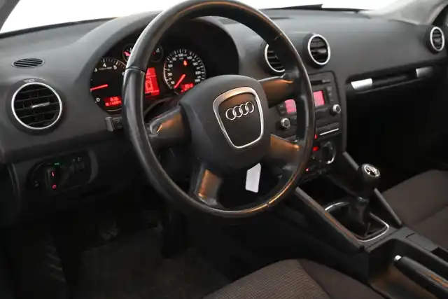 Ruskea Viistoperä, Audi A3 – BAY-215