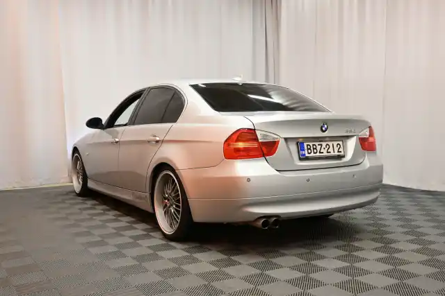 Hopea Sedan, BMW 330 – BBZ-212