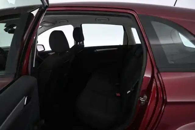 Punainen Tila-auto, Mercedes-Benz B – BCZ-584