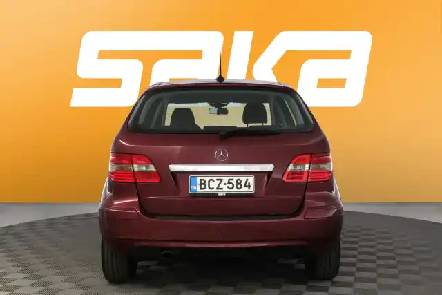 Punainen Tila-auto, Mercedes-Benz B – BCZ-584