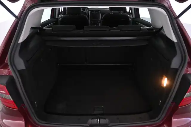 Punainen Tila-auto, Mercedes-Benz B – BCZ-584
