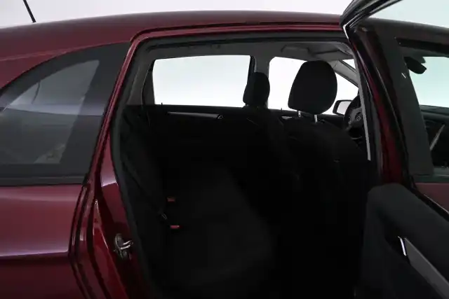 Punainen Tila-auto, Mercedes-Benz B – BCZ-584