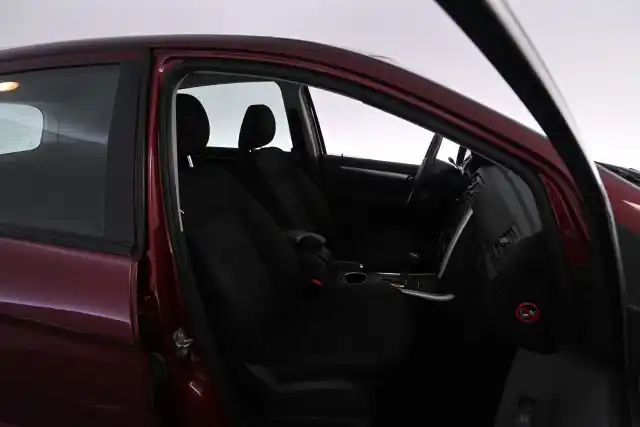 Punainen Tila-auto, Mercedes-Benz B – BCZ-584