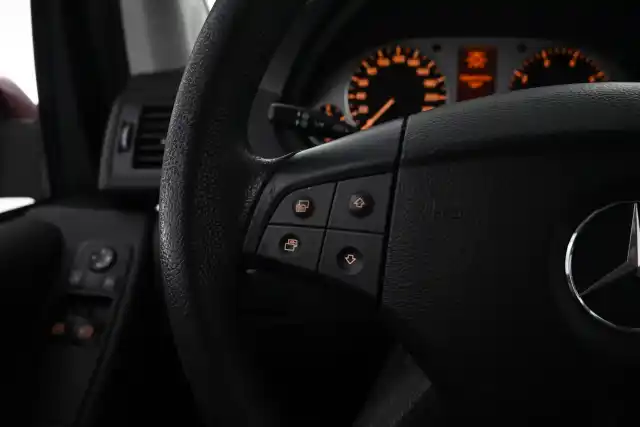 Punainen Tila-auto, Mercedes-Benz B – BCZ-584