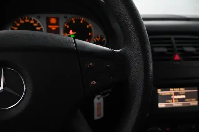 Punainen Tila-auto, Mercedes-Benz B – BCZ-584
