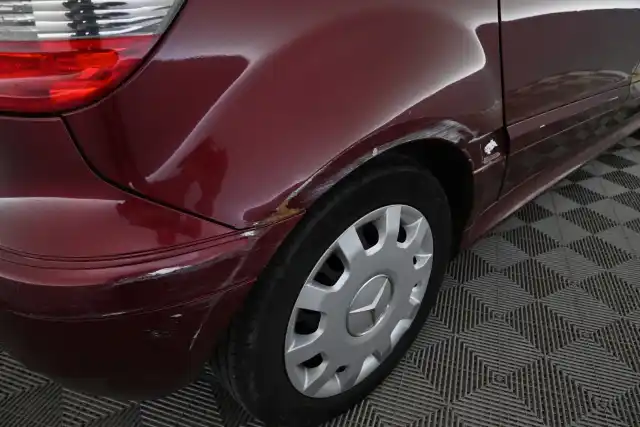 Punainen Tila-auto, Mercedes-Benz B – BCZ-584