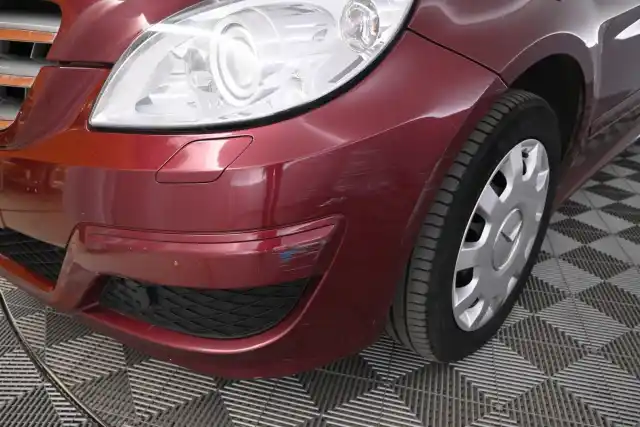 Punainen Tila-auto, Mercedes-Benz B – BCZ-584