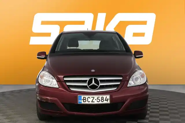Punainen Tila-auto, Mercedes-Benz B – BCZ-584