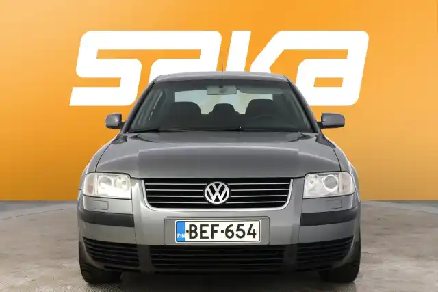 Harmaa Sedan, Volkswagen Passat – BEF-654