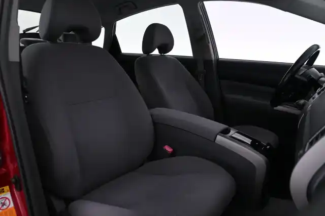 Punainen Viistoperä, Toyota Prius – BKZ-647