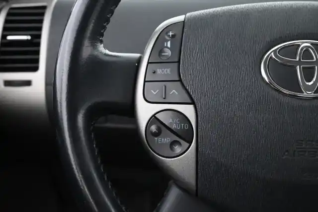 Punainen Viistoperä, Toyota Prius – BKZ-647