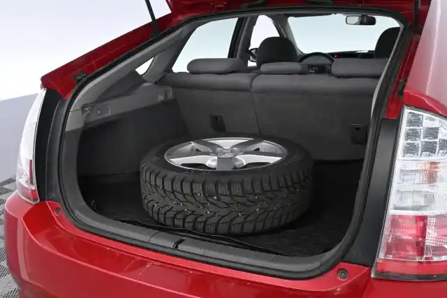 Punainen Viistoperä, Toyota Prius – BKZ-647