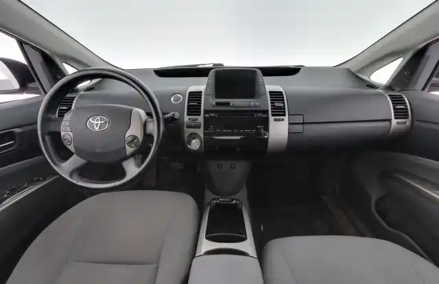 Punainen Viistoperä, Toyota Prius – BKZ-647
