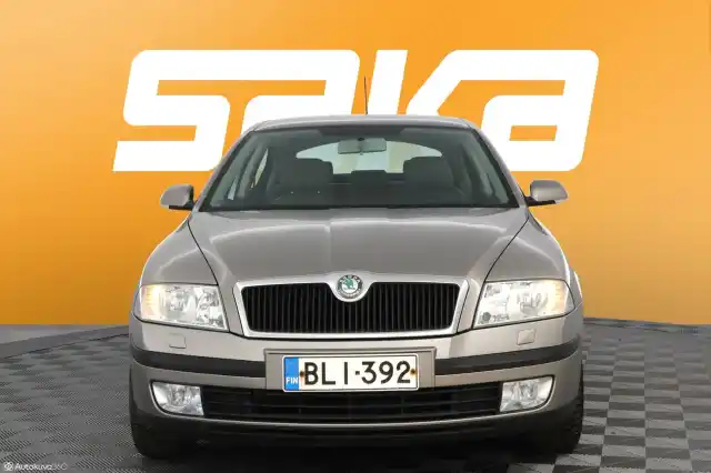 Ruskea Sedan, Skoda Octavia – BLI-392