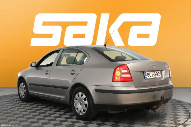 Ruskea Sedan, Skoda Octavia – BLI-392