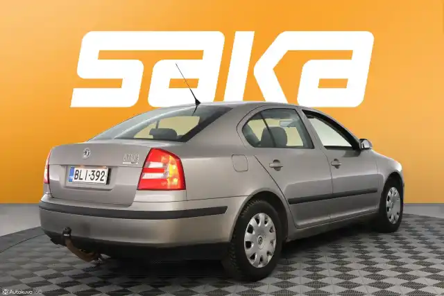 Ruskea Sedan, Skoda Octavia – BLI-392