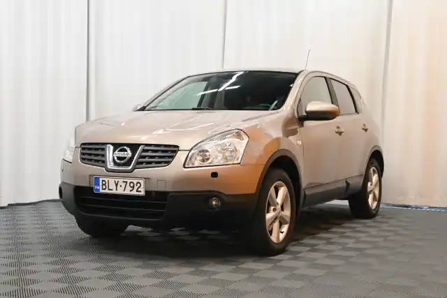 Ruskea Maastoauto, Nissan Qashqai – BLY-792