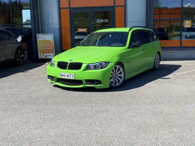 Vihreä Farmari, BMW 320 – BMG-871