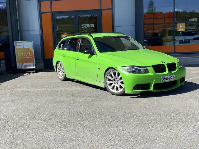 Vihreä Farmari, BMW 320 – BMG-871
