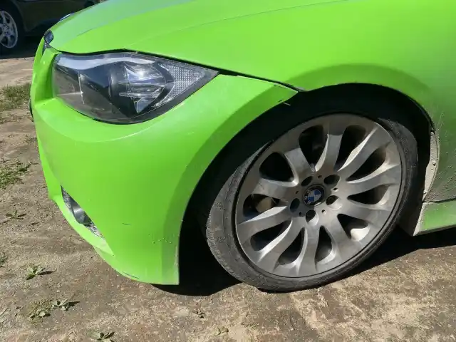 Vihreä Farmari, BMW 320 – BMG-871