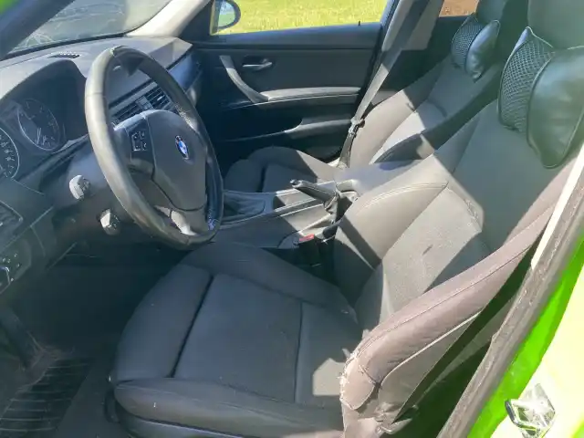 Vihreä Farmari, BMW 320 – BMG-871