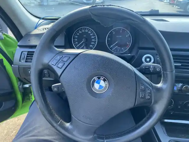 Vihreä Farmari, BMW 320 – BMG-871