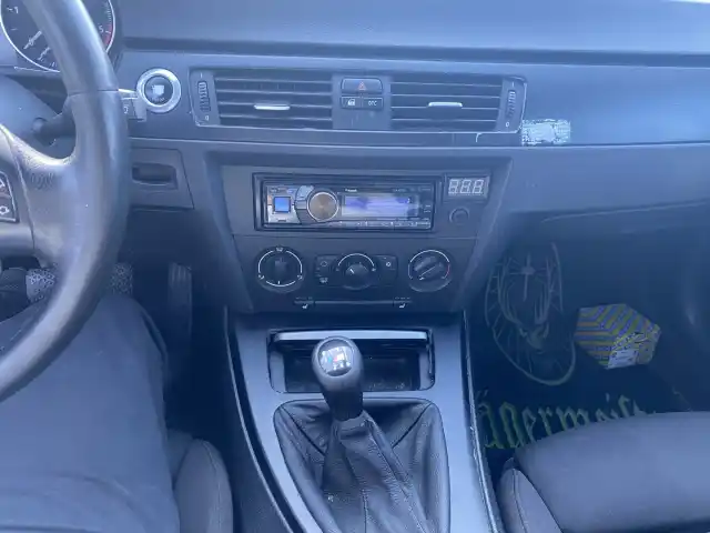 Vihreä Farmari, BMW 320 – BMG-871