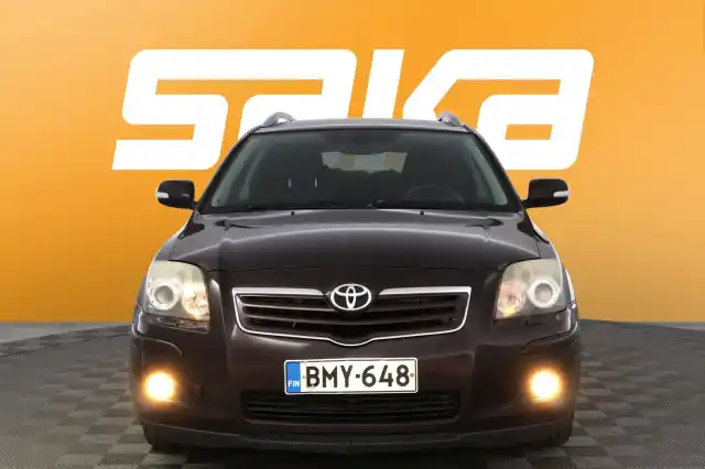 Punainen Farmari, Toyota Avensis – BMY-648