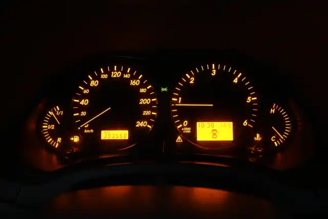 Punainen Farmari, Toyota Avensis – BMY-648