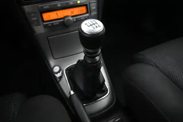 Punainen Farmari, Toyota Avensis – BMY-648
