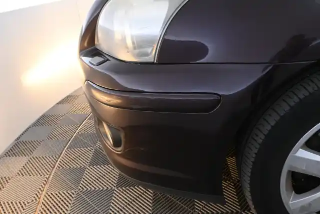 Punainen Farmari, Toyota Avensis – BMY-648