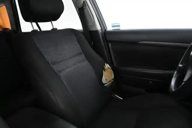 Punainen Farmari, Toyota Avensis – BMY-648